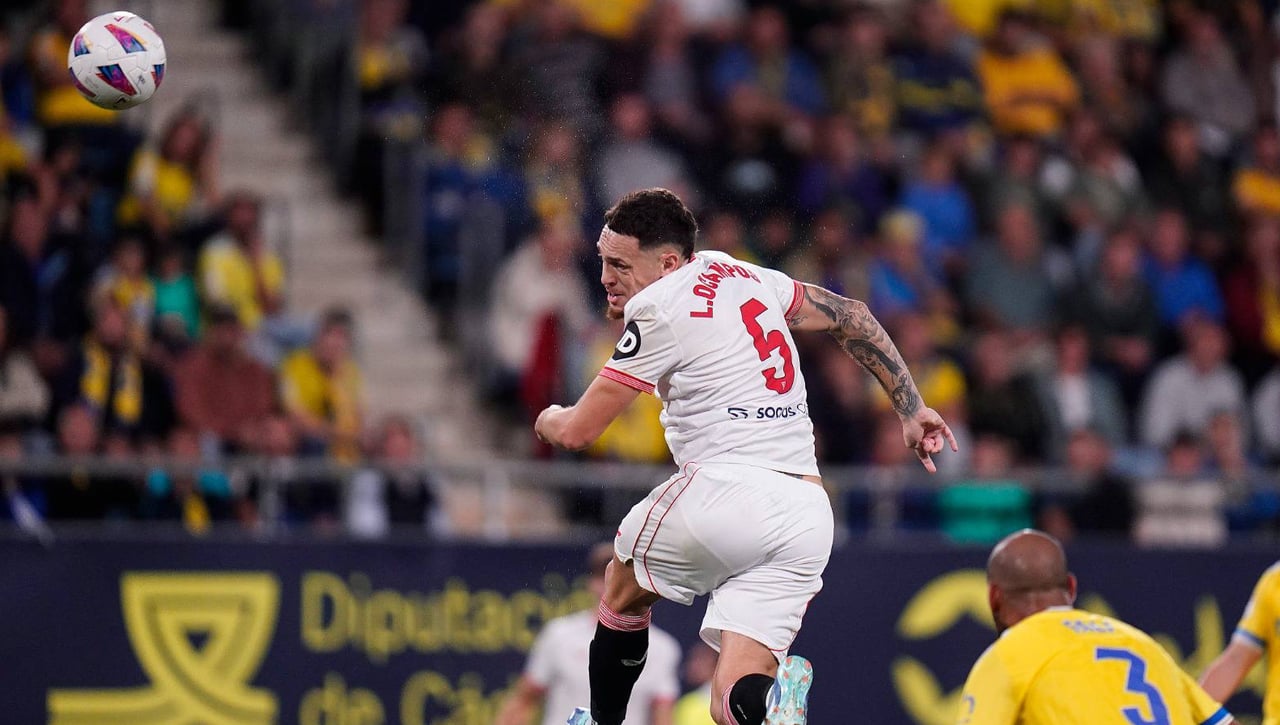 La 'agresión' a Ocampos que no se vio en la visita del Sevilla al Cádiz