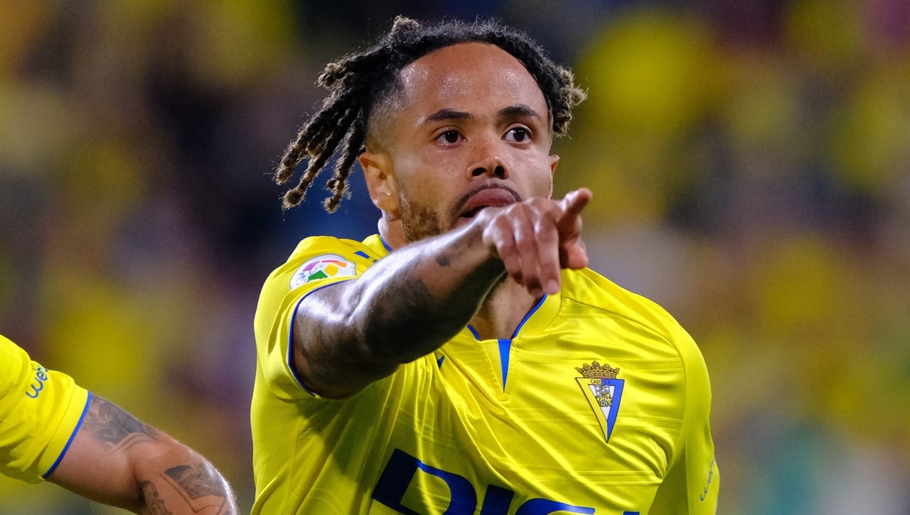 Sergio González, "una barbaridad" y "una inyección" en la gran fiesta del Cádiz