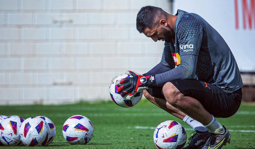 Otro problema para el Valencia, ahora en la portería