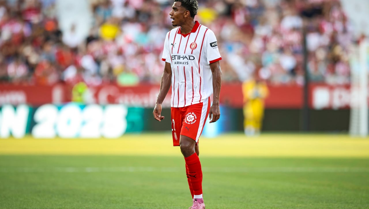 Nuevo interés por la firma de Jhon Solís 