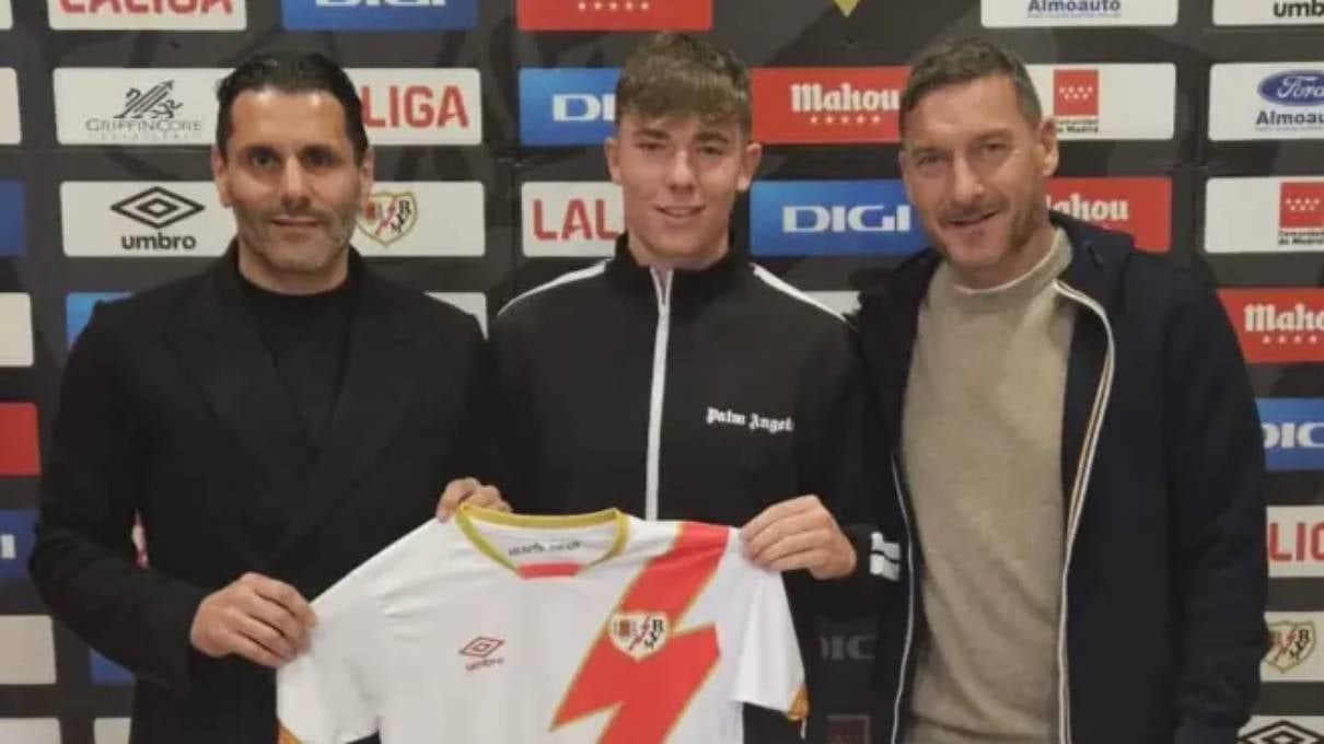 Toma una sorprendente decisión tras dejar el Rayo Vallecano 
