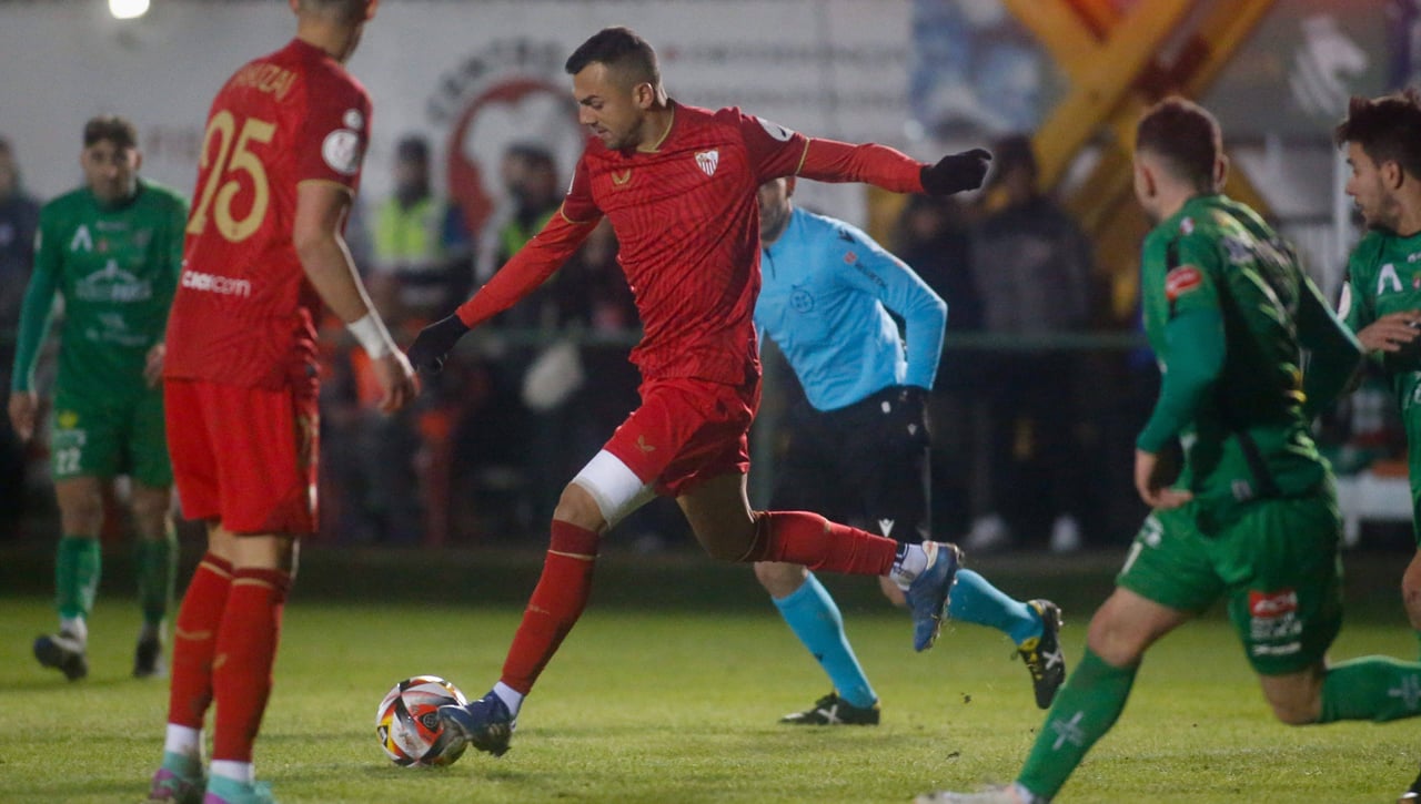 El Sevilla se defiende tras ser acusado de 'robar' otro avión