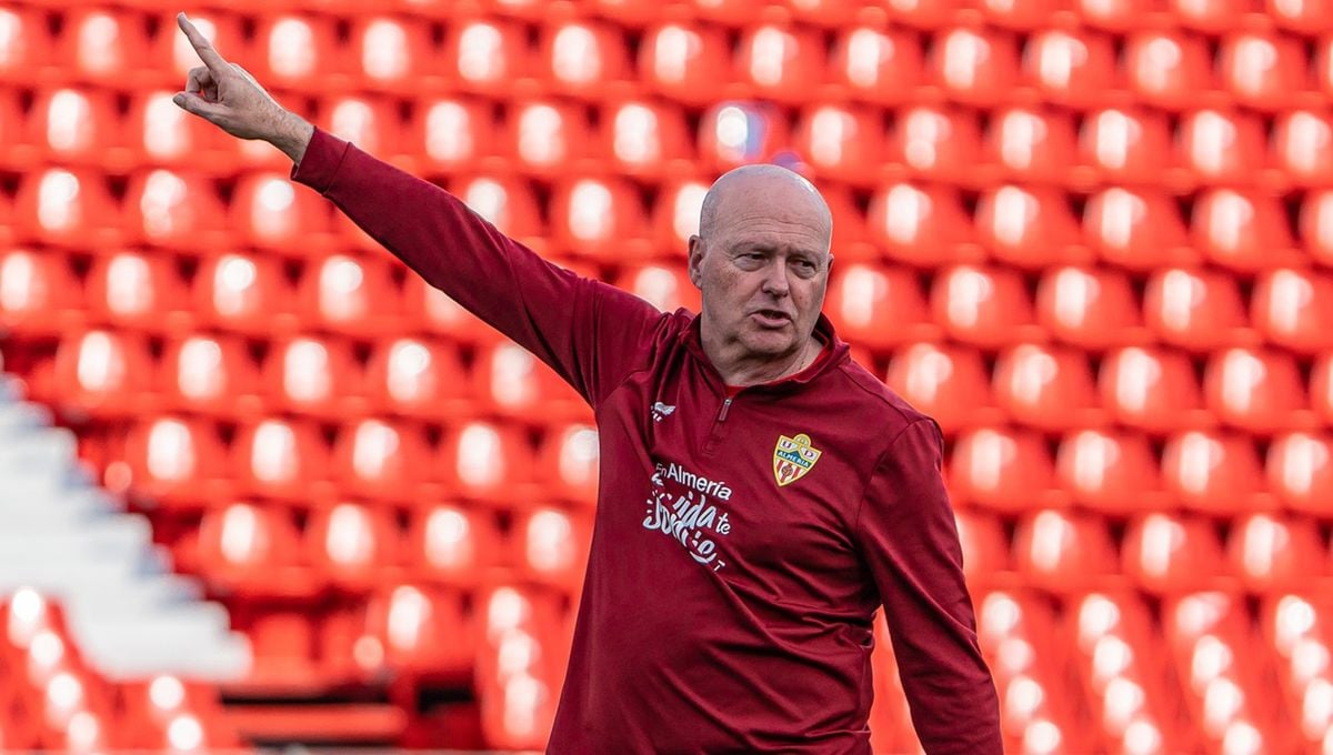 Pepe Mel toma su primera decisión como entrenador del Almería
