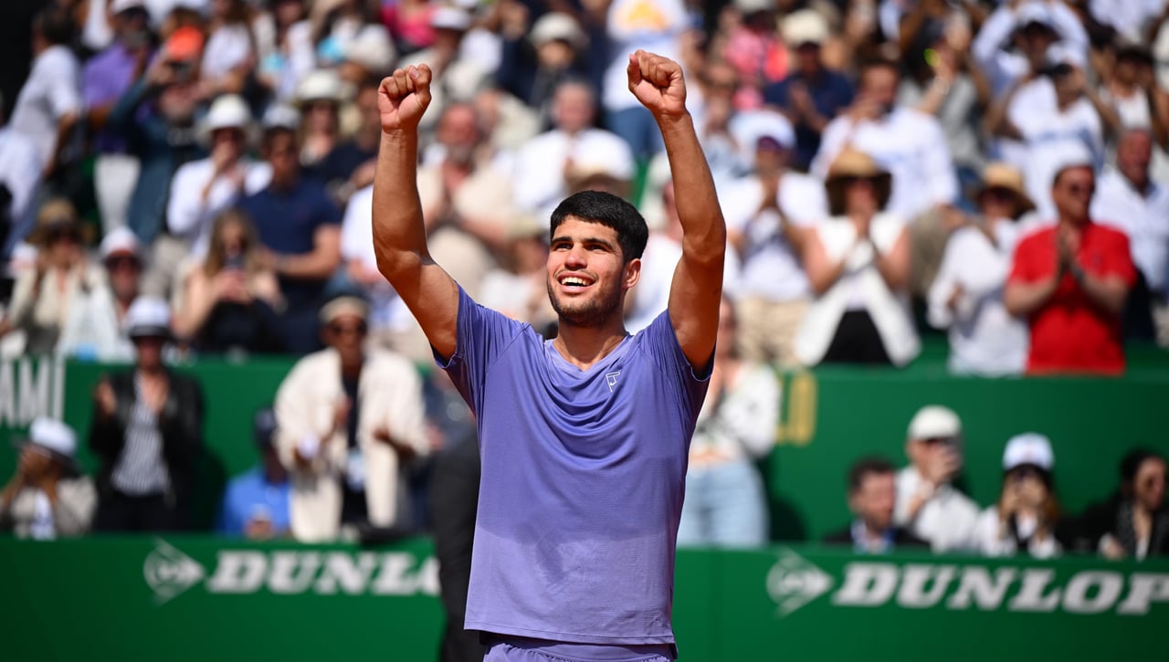 Carlos Alcaraz triunfa en la fiesta del tenis español en Montecarlo