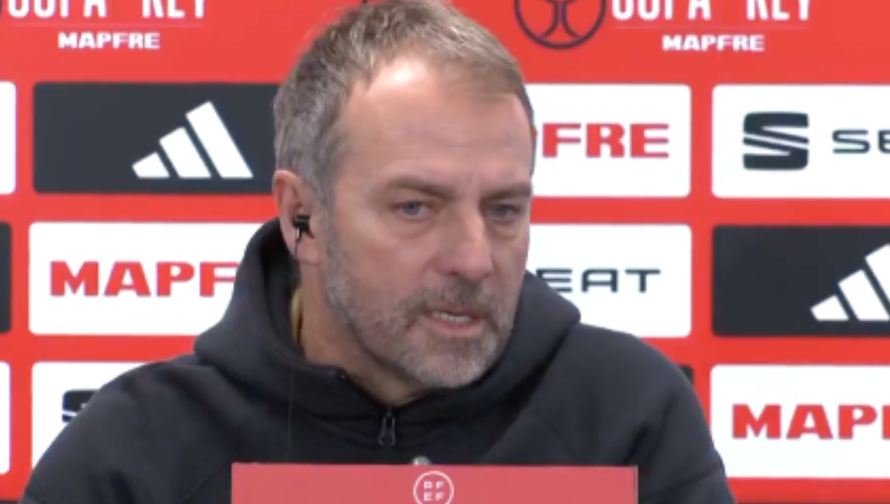 Flick se muerde la lengua con Araujo