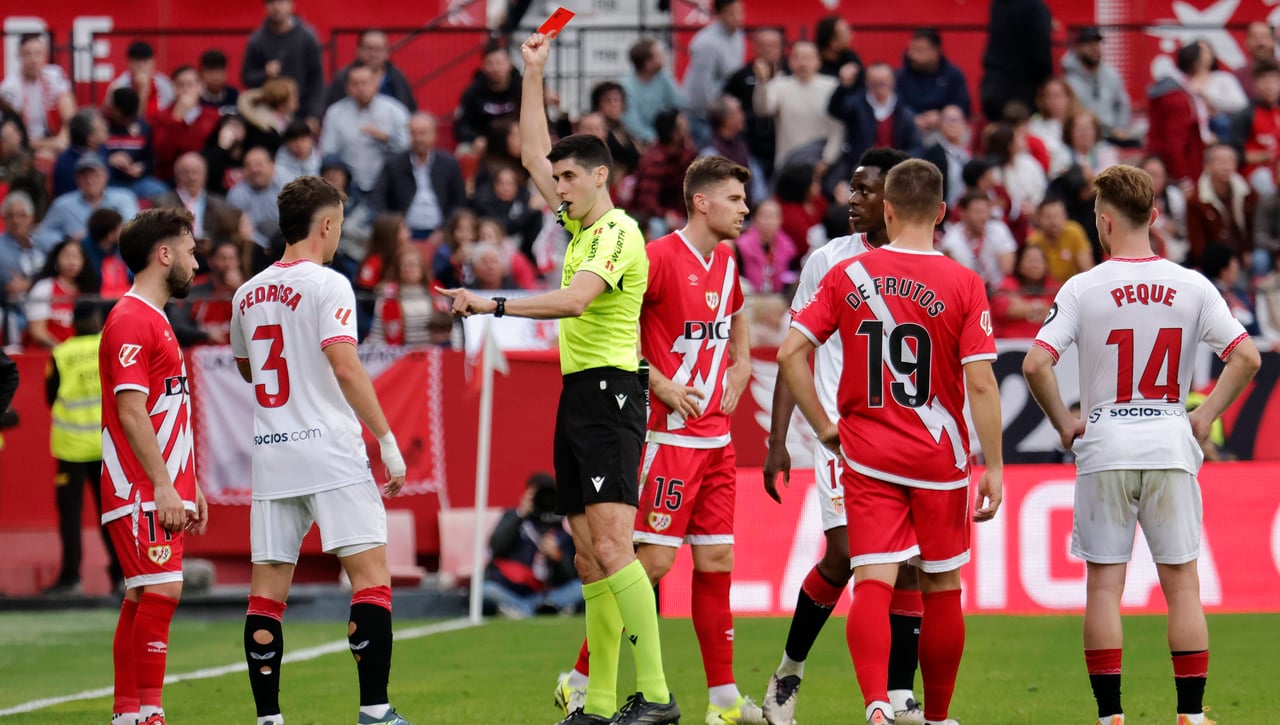 El audio del VAR en la expulsión que 'provocó' Isaac Romero