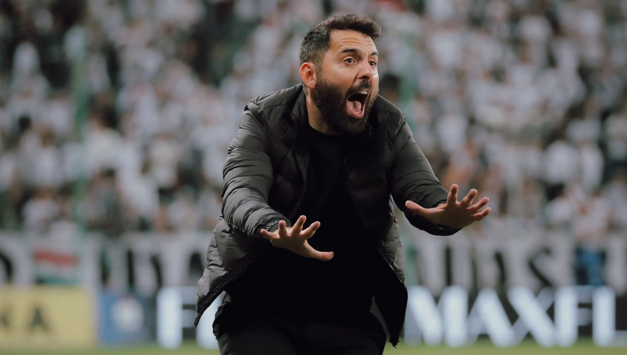 En crisis y el Betis se frota las manos