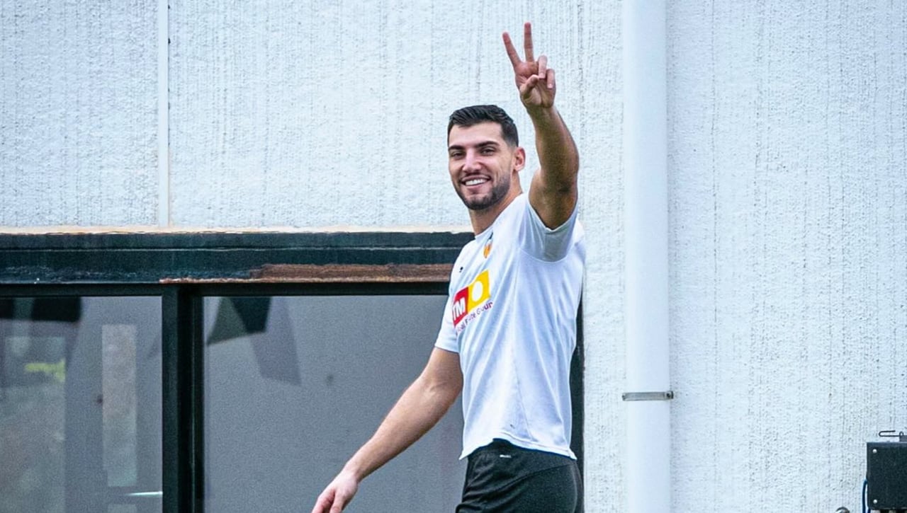 Empujan fuera a Rafa Mir y él se resiste (da igual cuándo lea esto)