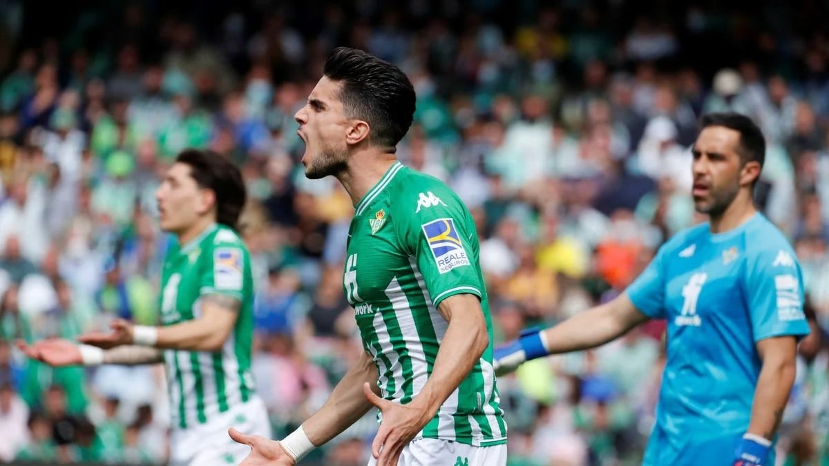 Bartra, Pezzella... tienen la llave de los fichajes