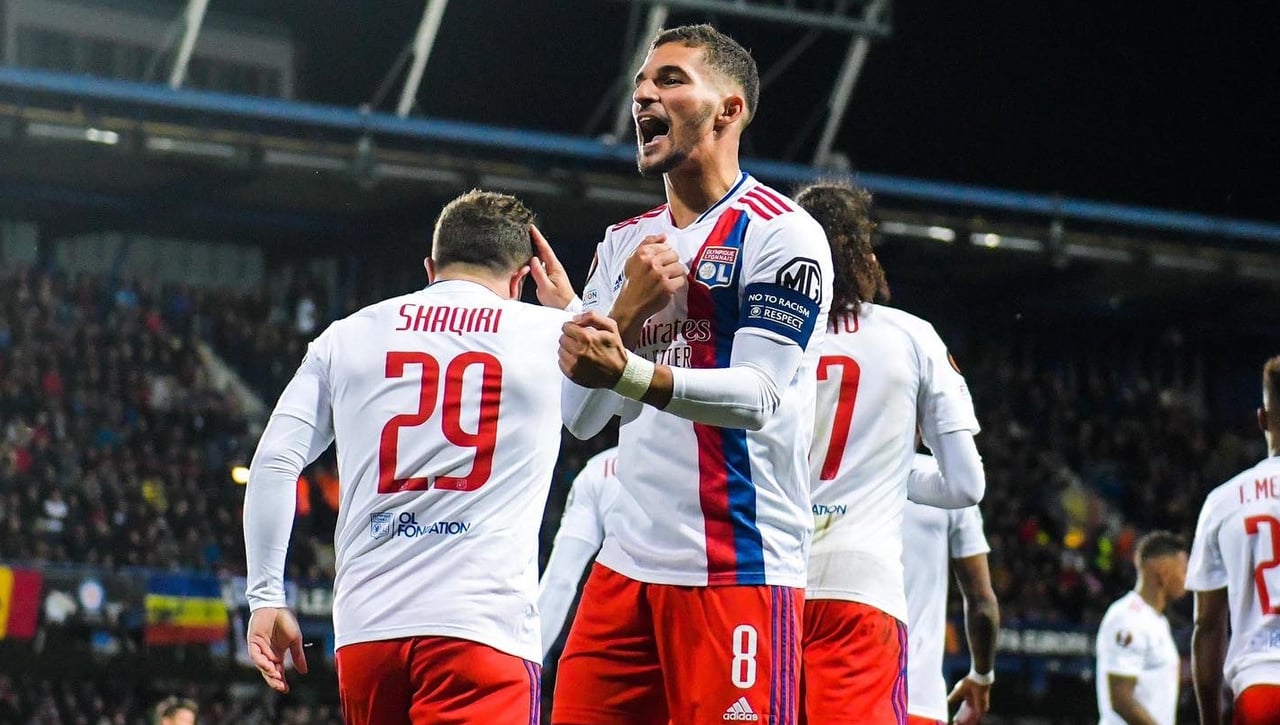 Hasta dónde llega el compromiso del Betis con Houssem Aouar y cuáles son los peligros reales