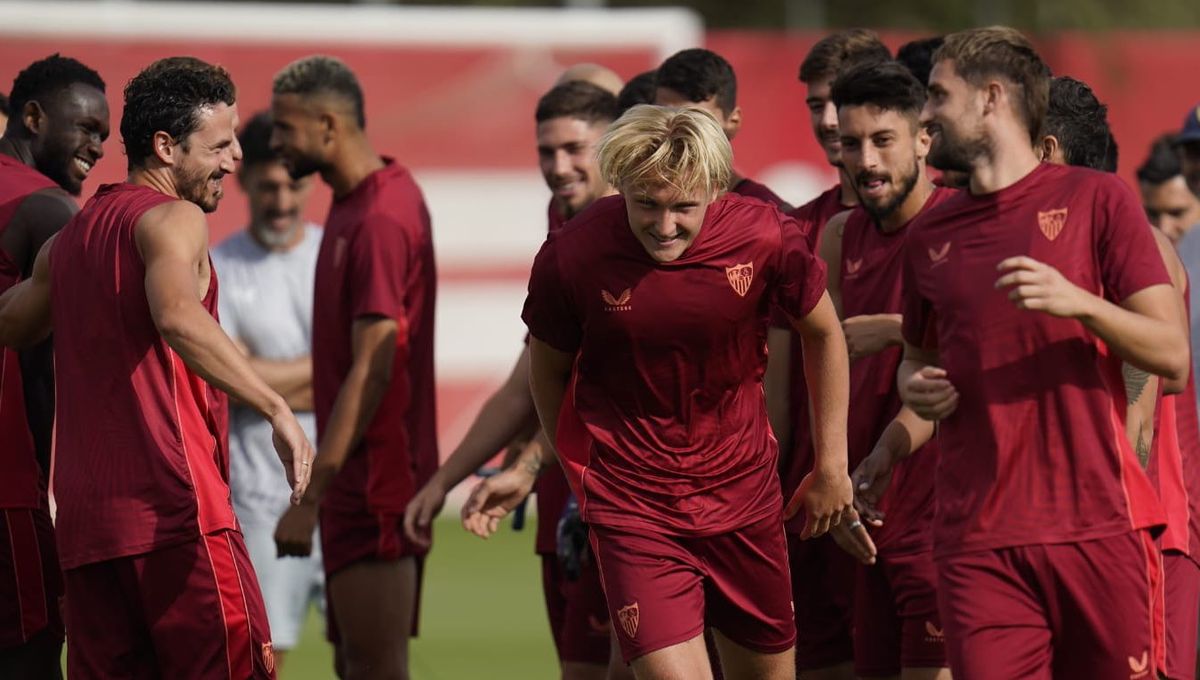 La convocatoria del Sevilla FC ante el Barça, con un alta y un posible estreno
