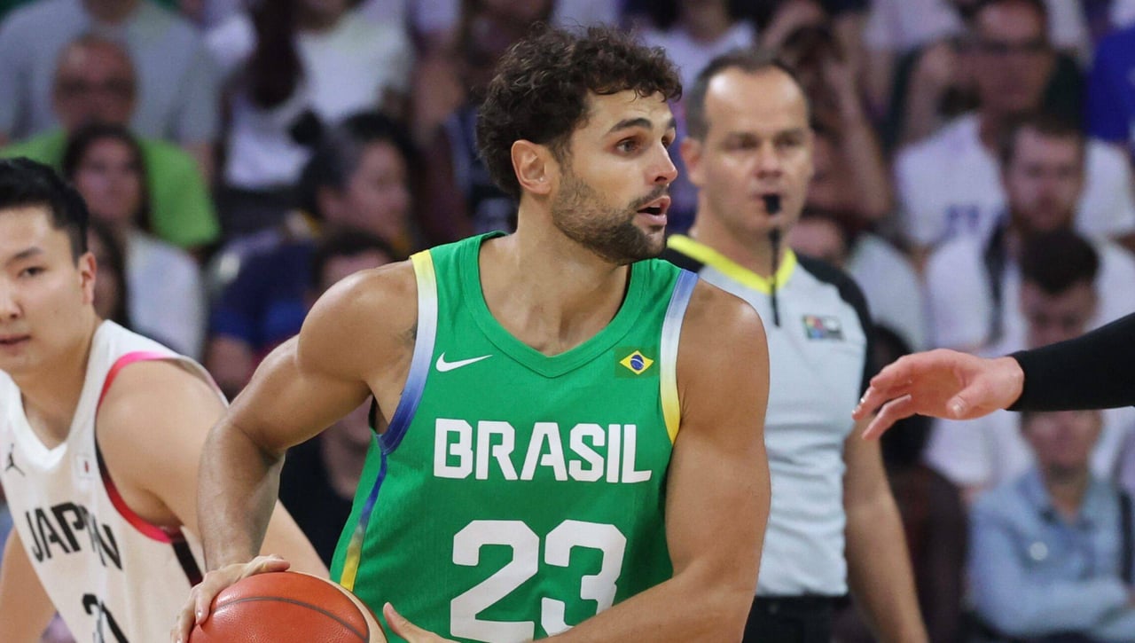 Aprieta para firmar a Raul Neto