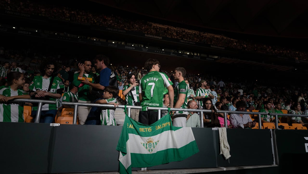 La afición del Betis asume las tres temporadas en La Cartuja