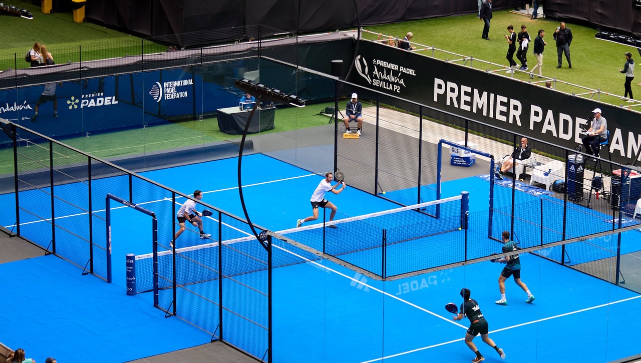 Paquito Navarro y Juan Lebrón se ahorran un problema en el Premier Padel de Sevilla 