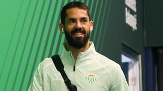 El Real Betis presenta su equipación para El Gran Derbi ante el Sevilla FC con Isco Alarcón como modelo 