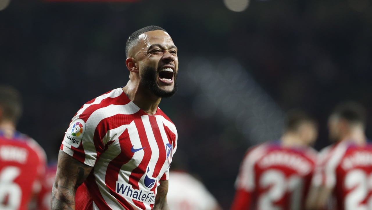 Depay defiende el honor de un ex del City que se acostó con 10.000 mujeres