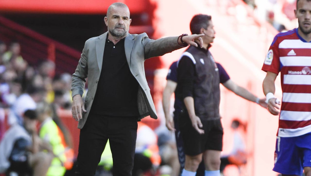 Paco López justifica la posible alineación indebida del Granada y señala a los despachos del club