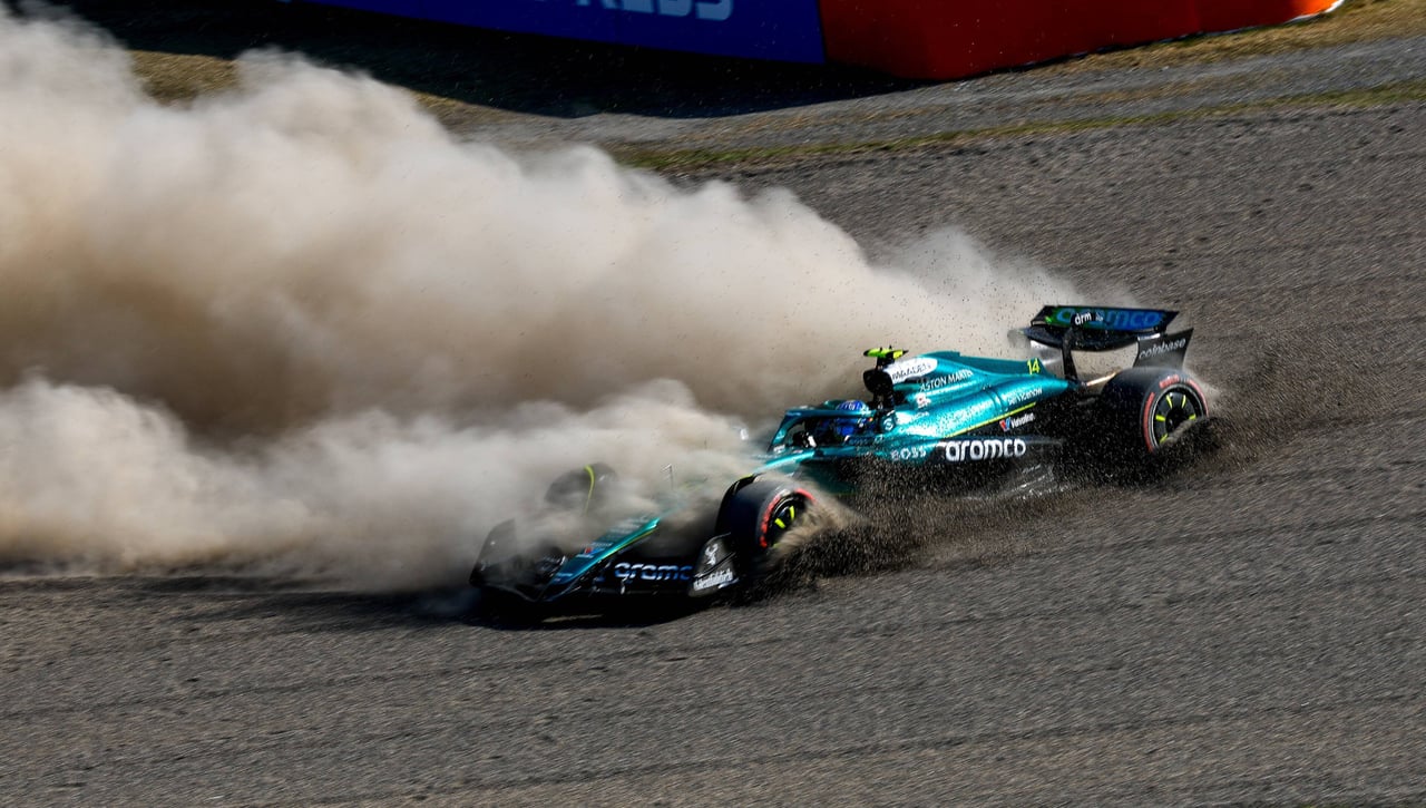 Fernando Alonso no sale del pozo en Japón