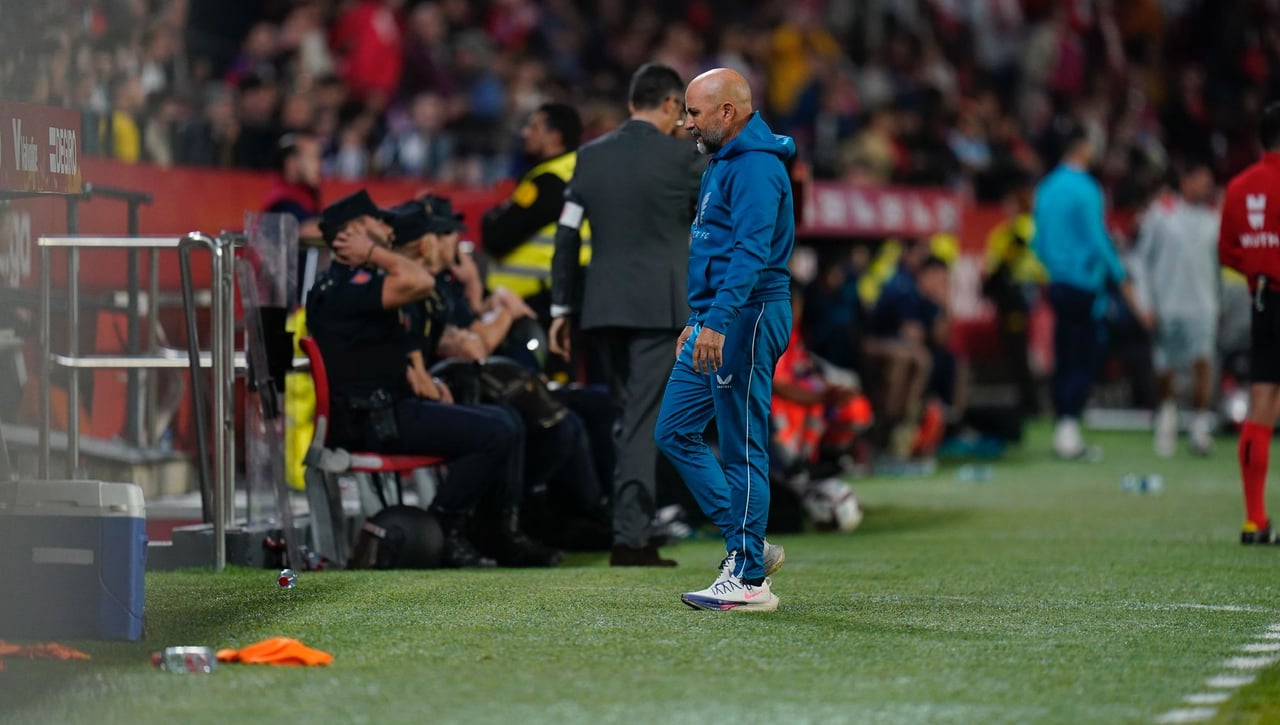 Un frustrado Sampaoli pide fichajes, defiende al árbitro y atiza a sus jugadores: "Hay que aprender"