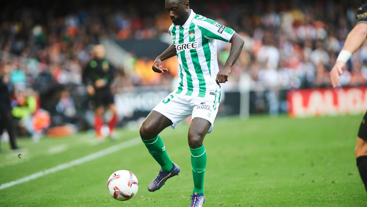 Se confirman las malas noticias con Sabaly, pero no con Fornals