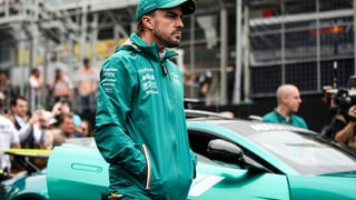 Fernando Alonso recibe el mejor consuelo