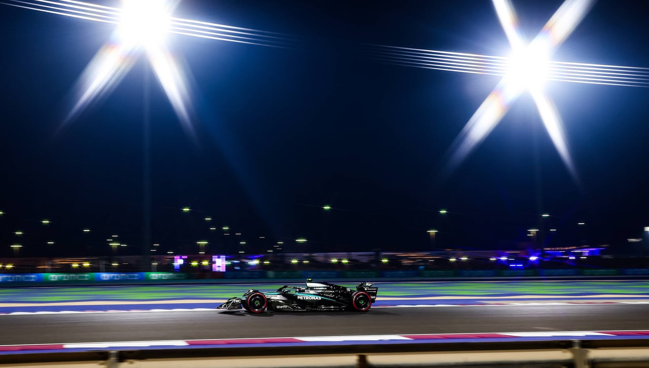 F1 GP Qatar | La carrera al sprint en directo con Fernando Alonso y Carlos Sainz del Gran Premio de Fórmula 1 en Losail