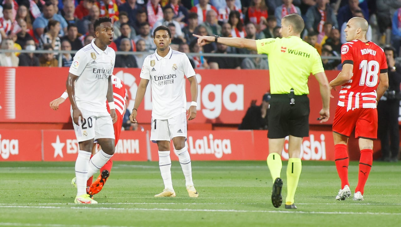 Los árbitros despedidos denuncian a la RFEF