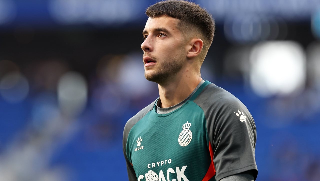 Presenta tres fichajes y aclara el futuro de Joan García