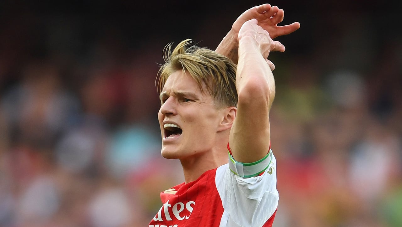 Patada terrorífica en la Premier con dos ex del Real Madrid implicados