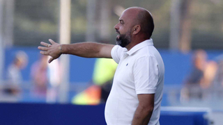 El nuevo entrenador de Segunda División que trabajaba de conductor de autobús