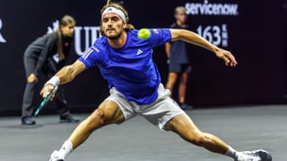 Stefanos Tsitsipas alarga su agonía en Tokio 