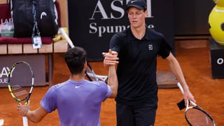 Carlos Alcaraz golpea primero a Sinner en Roland Garros 