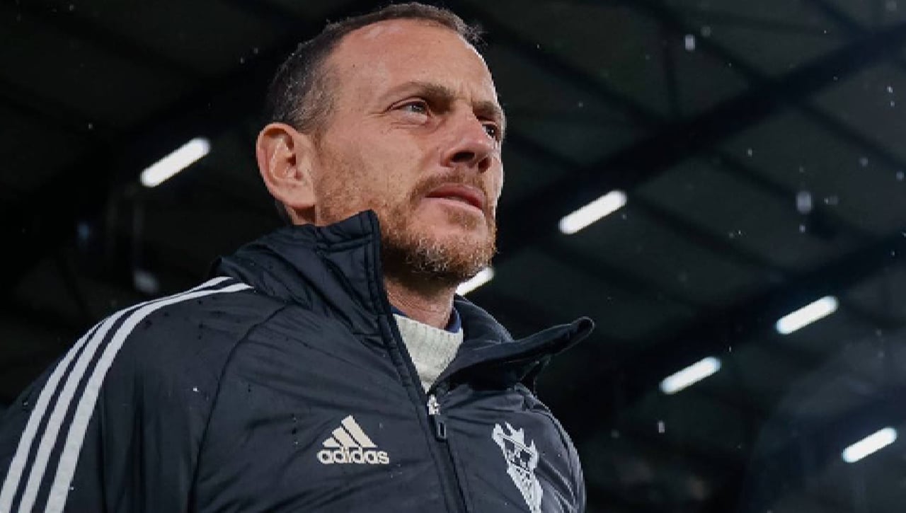 Alberto González, cerrado