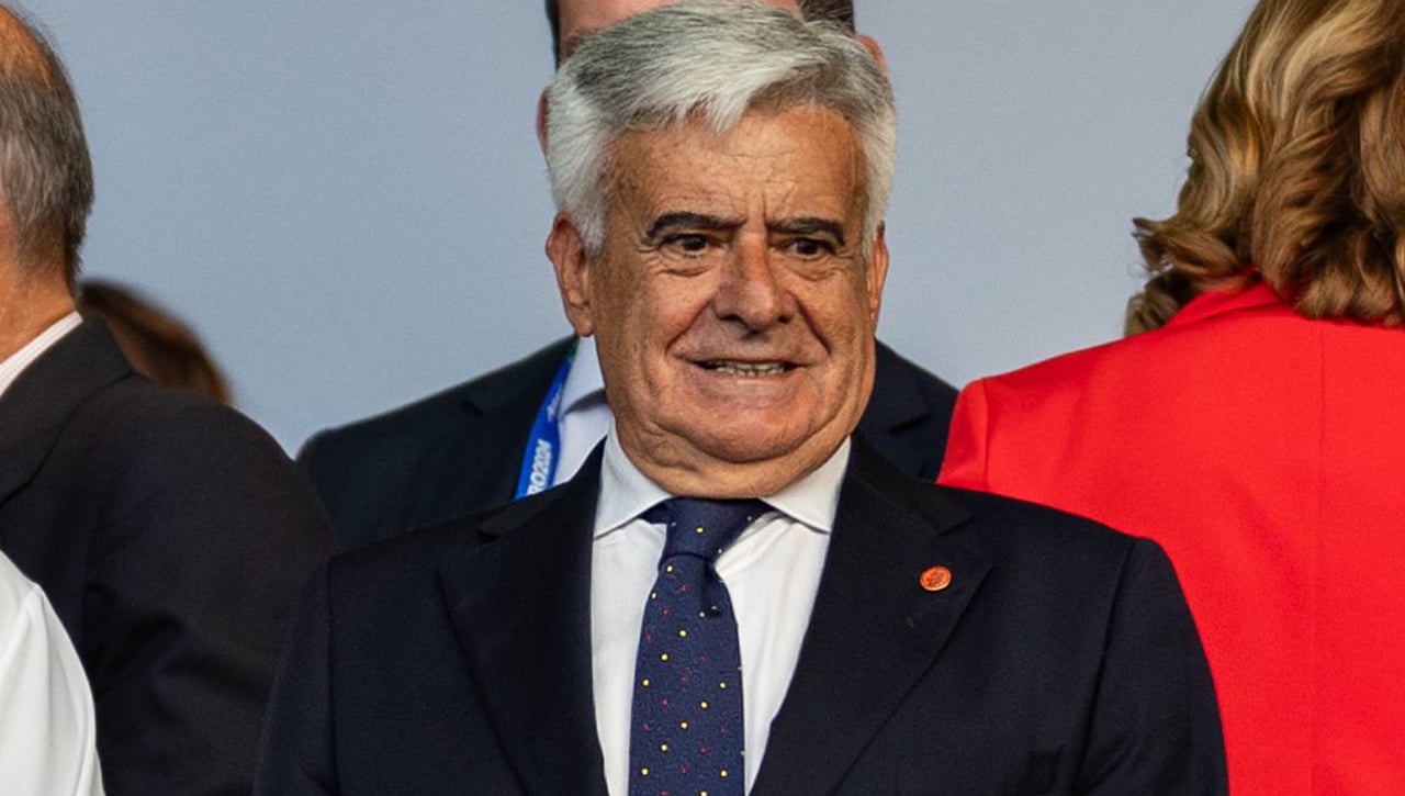 Pedro Rocha paraliza su salida de la RFEF