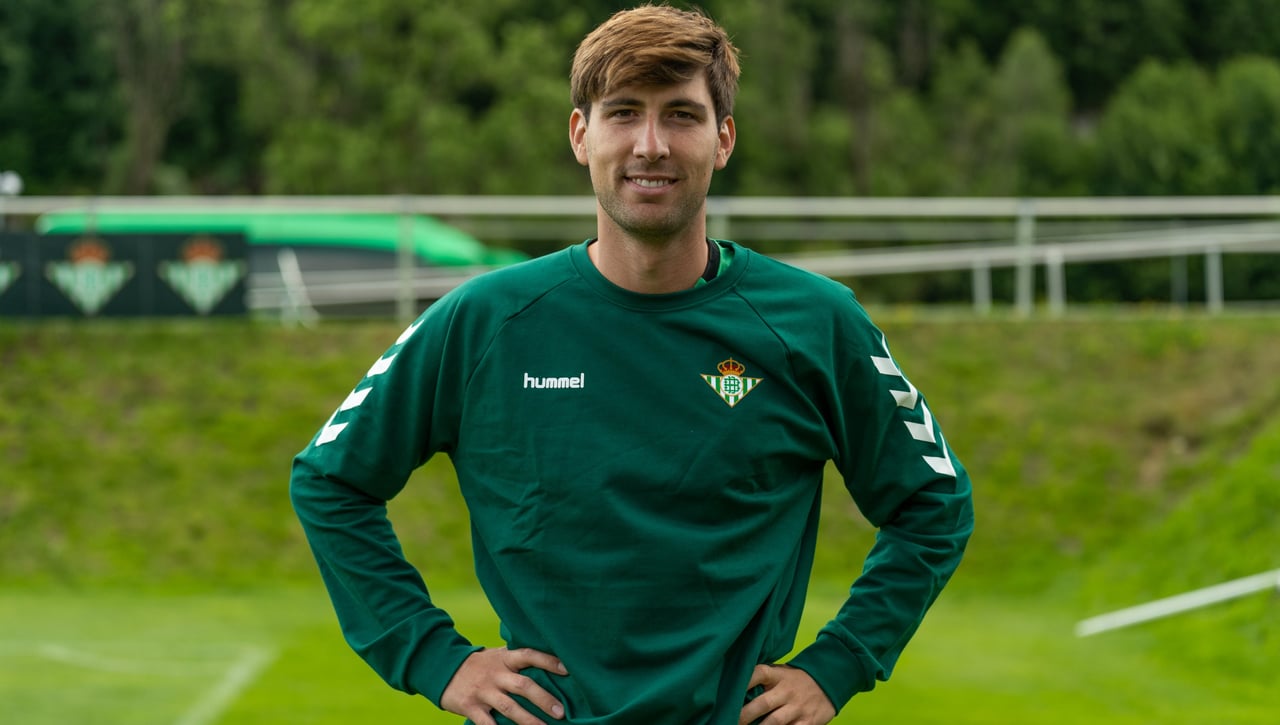 Miranda se sincera: de las "tonterías de Guendouzi" y los 'Luizes', a su futuro en el Betis más allá del gol en la final