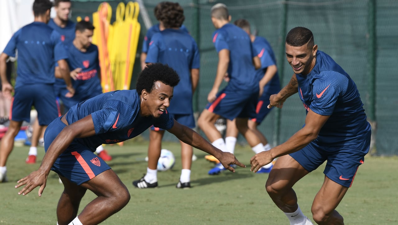 La opinión del vestuario del Sevilla sobre las ventas de Diego Carlos y Koundé