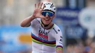 Un Pogacar desatado da un nuevo 'azote' a Evenepoel para hacer historia