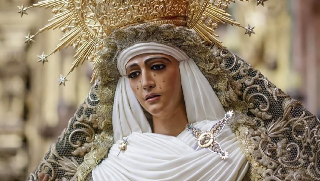 Cuatro lugares únicos donde ver la Esperanza de Triana en su traslado al Polígono Sur