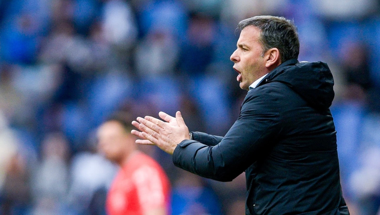 Javi Calleja sale mal parado tras la última derrota del Oviedo