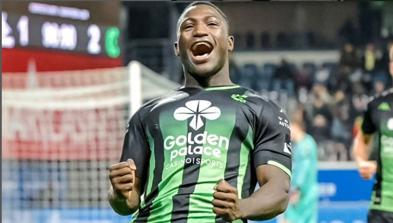 El delantero que enamora a Sevilla y Betis para verano continúa imparable