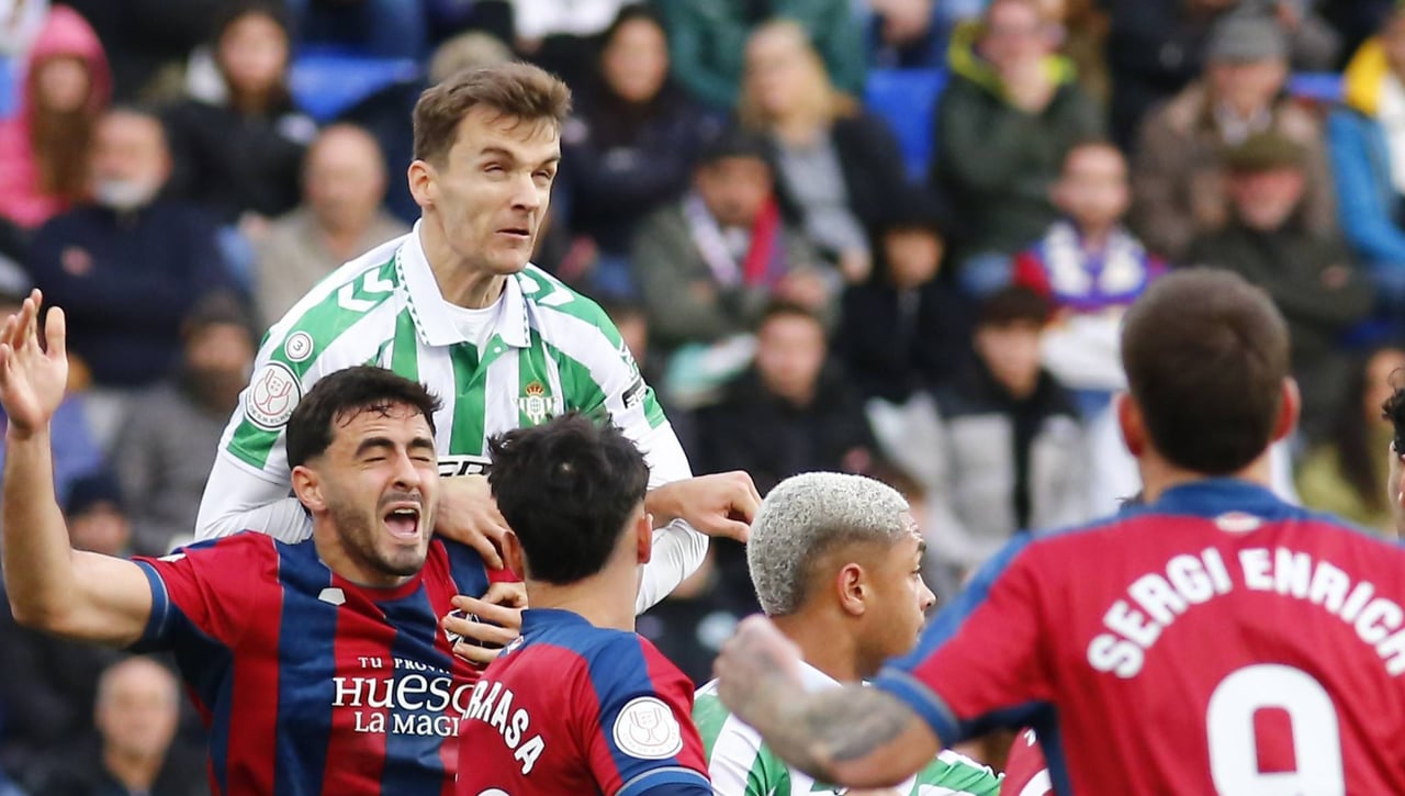 Diego Llorente, exigente y contento