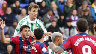 Diego Llorente, exigente y contento