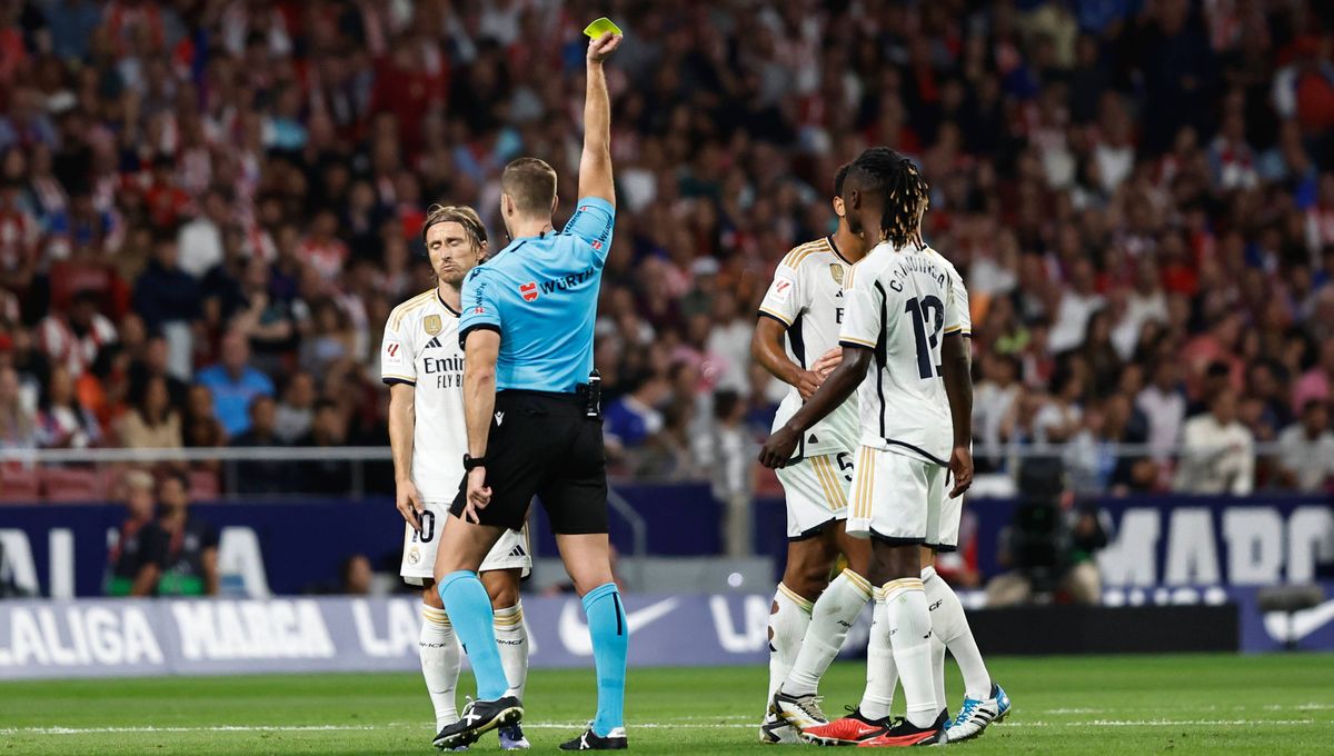 El Real Madrid carga contra el arbitraje del derbi por sus "errores garrafales"