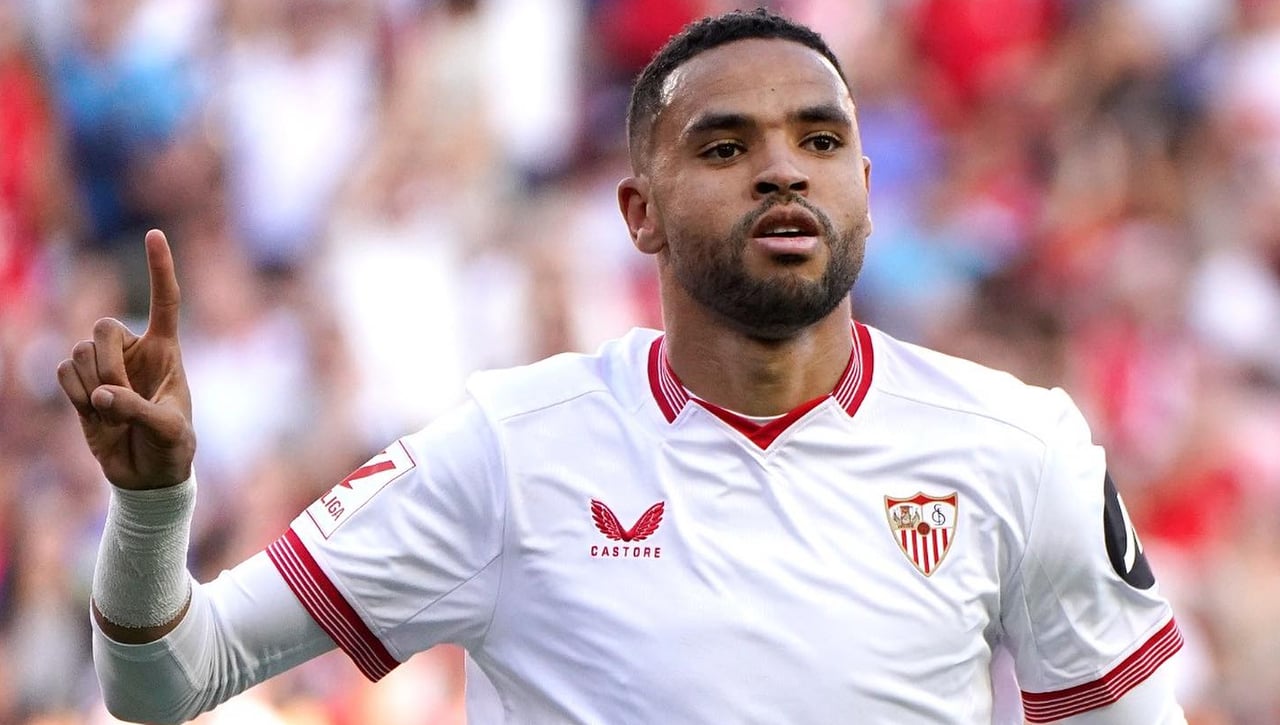 El delantero del Sevilla ante el PSV 