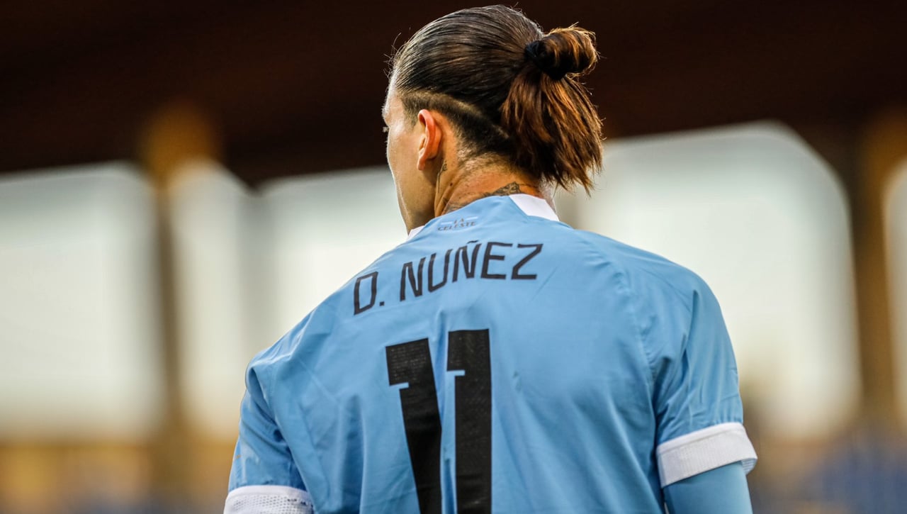 Darwin Núñez no levanta cabeza ni con Uruguay