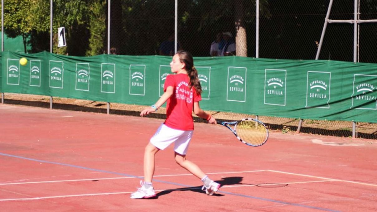 Brenes como principal triunfador antes de la final de la competición comarcal de tenis por equipo Vega Media