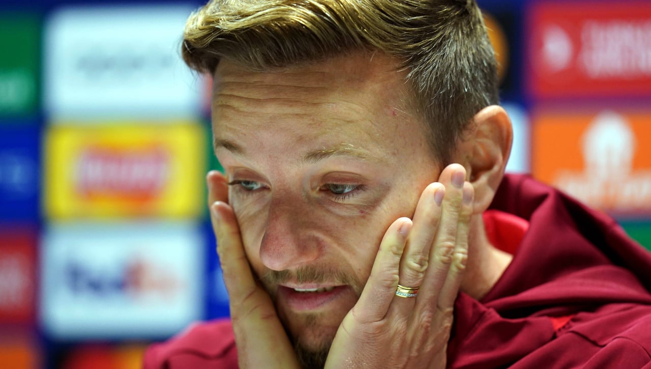 Rakitic tiene fe y se ceba con Quique Sánchez Flores