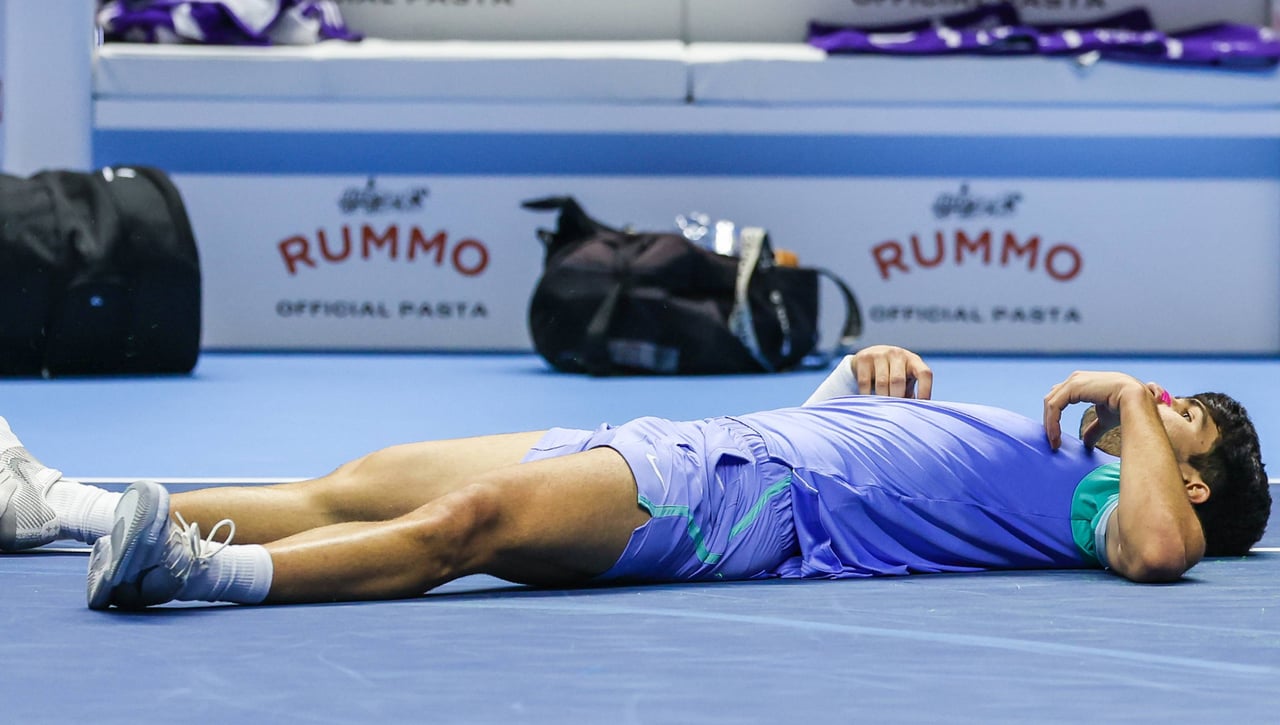 Carlos Alcaraz enciende la alarma en Australia