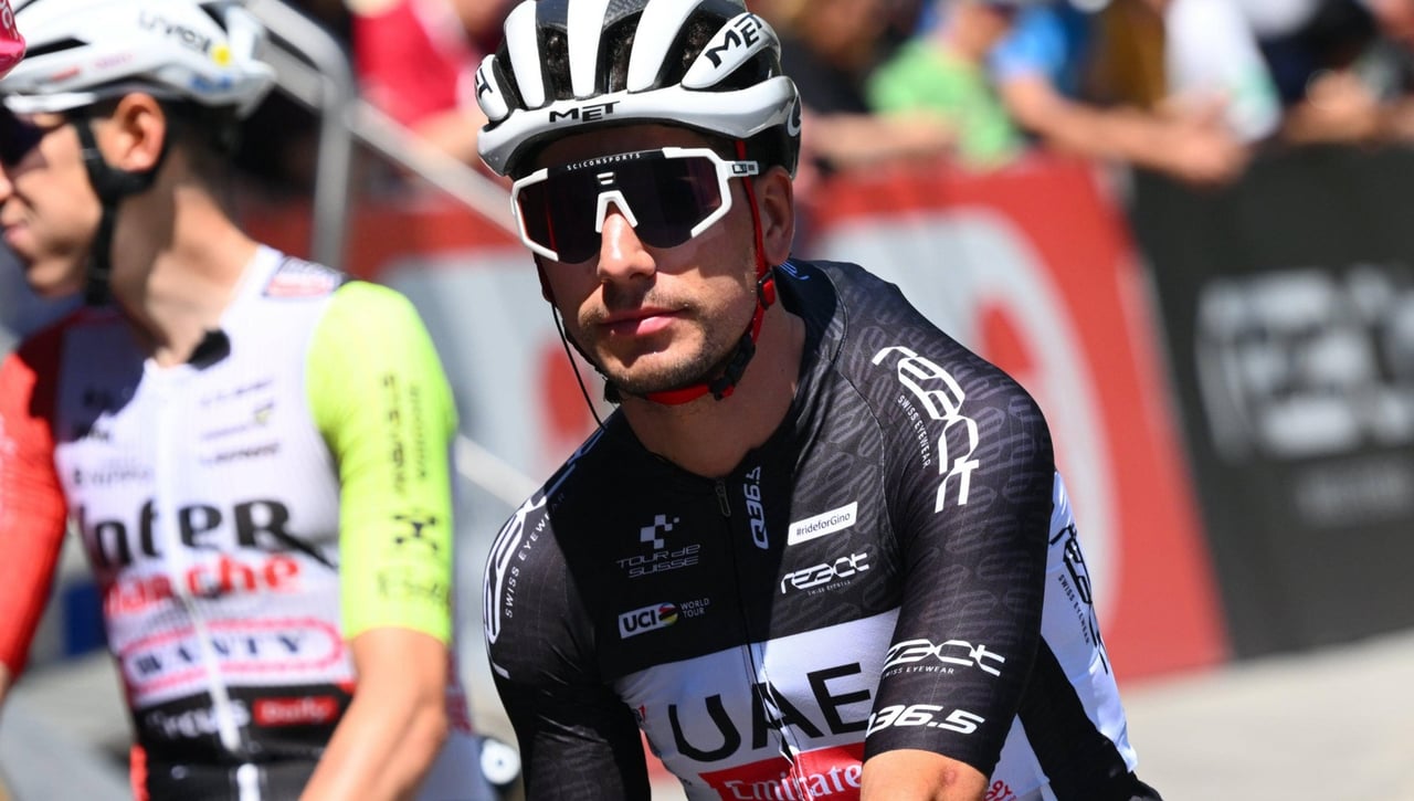 Un doble frenazo para Joao Almeida