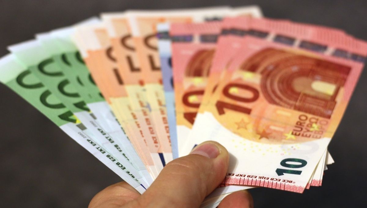 Hacienda devolverá entre 400 y 900 euros por la declaración de la Renta a miles de afortunados 